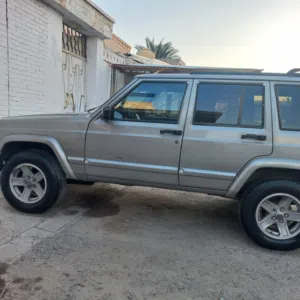 للبيع شيروكي لمتد 2001 مواصفات خاصة