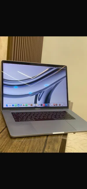 Macbook pro m1 pro جهاز نضيف وما فيو اي مشاكل زي الجديد