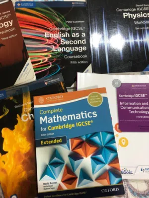 كتب Cambridge IGCSE للبيع جديدة 200 للكاتب الواحد و 1000 ل ستة كتب قابل للتفاوض