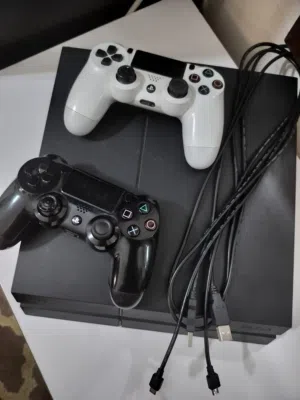 بلايستيشن 4 بحاله ممتازه