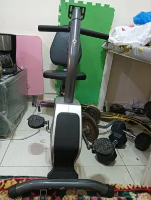 ادوات رياضيه دمبل ودراجه رياضيه ودراجه لطفله ممتاذه وكنبتين انتريه للبيع مستعجل