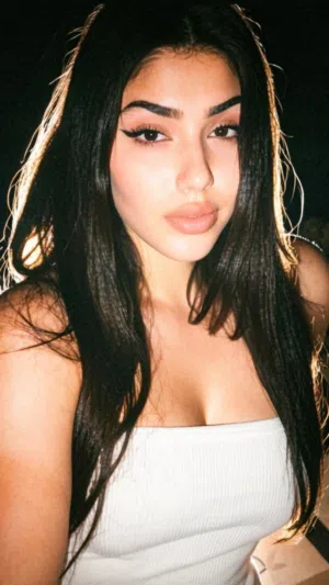HANINE BENSELEM 