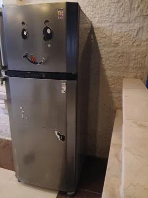 ثلاجه شارب  بحاله جيده