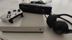 اكس بوكس ون اس ديجيتال مع الكنيكت   Xbox one s digital with kinect