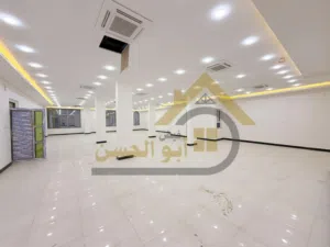 بناية تجارية حديثة للايجار في منطقة الجنينة بمساحة 300 متر