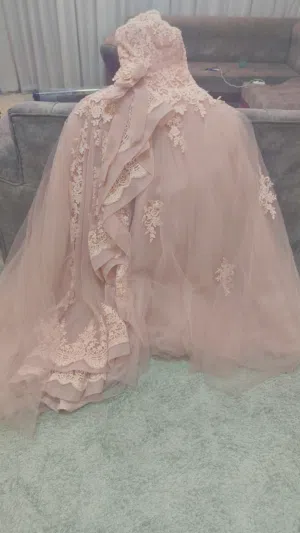 بدلات خطوبة بتجنننن ما فيها ولا اي عيب البدلة زهري وليست مشمي زهري بارد جميل  التاني. بيج كبتشينو