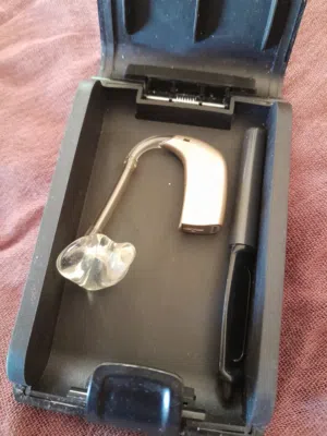 سماعة إذن يمين طبية شبه جديدة