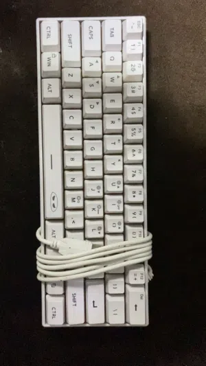 كيبورد الموصفات كيبورد إنجليزي و RGB بس سته دينار ونص عرض لا يتكرر رقم التوصل تحت في الوصف .