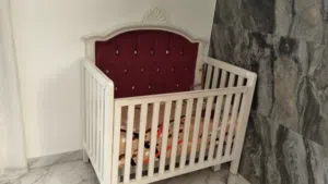 سرير بيبي تفصيل ثقيل مع مع خزانه تفصيل