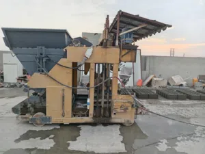Concrete block making machine 913 model
