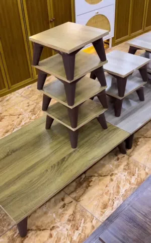 طاولة وسط مع 4 صغار للبيع