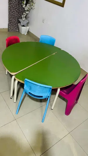 طاولة أطفال