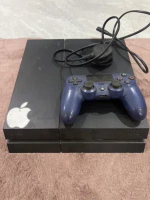 PlayStation 4 for sale with joystick and device show me بلستيشن فور 4 مستخدم نظيف  ويد اصلية