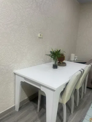 طقم كنب من 3 قطع وطاوله طعام