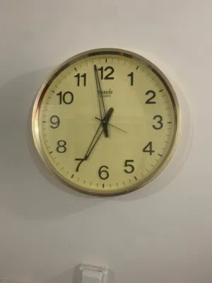 للبيع أثاث وأجهزة منزلية بحالة جيدة: