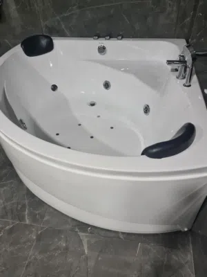 للبيع جاكوزي حجم كبير