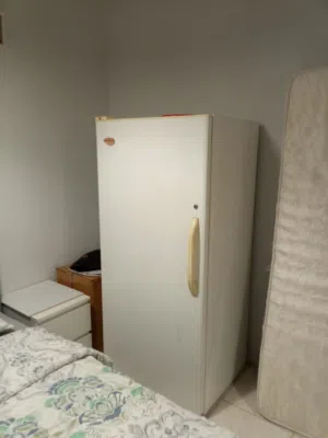 للبيع فريزر  وثلاجة بحاله جيده