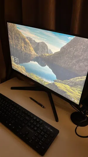 24 Samsung monitors for sale in Amman