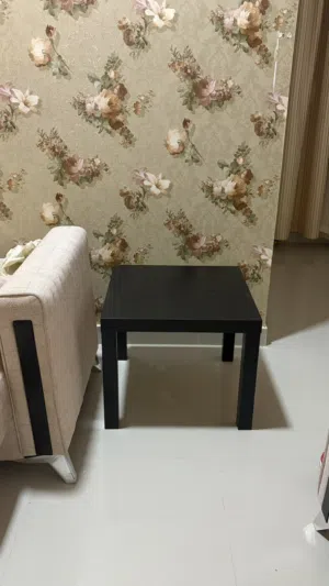 طاولتين مربع وطاوله وسط