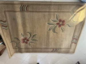 سجاد مستعمل بحالة جيدة ذات جودة
