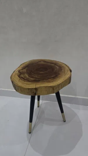 طاولات من خشب الشريش