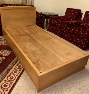 تخت خشب زان تفصيل بحاله الوكاله استعمال خفيف جداً