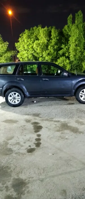 أيسوزو  أكسيوم موديل 2002  خمسة 5 تايرات جديده  محرك محور مال بطه 2500  المحرك ممتاز والكير ممتاز