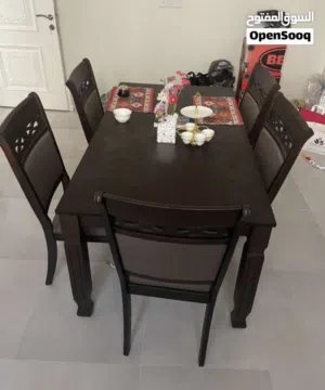 طاولة غير مستخدمة
