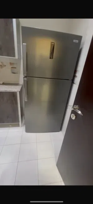 للبيع شقه كامله ومطبخ شبه كامل