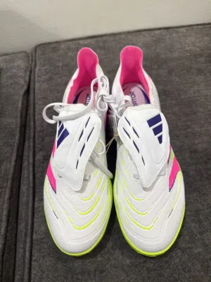 حذاء اديداس للبيع  جديد غير مستعمل