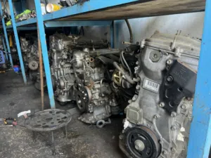 للبيع محل تركيب وقطع غيار يوجد به مكاين وقطع وجاهز جميع الملحقات