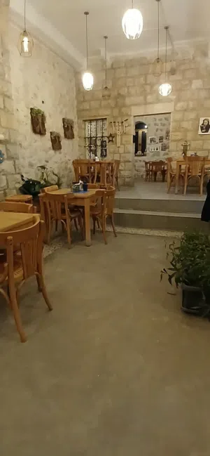اثاث كراسي وطاولات للمقاهي والكفيهات والمطعاعم والحدائق والمطبخ وترسات ....الخ