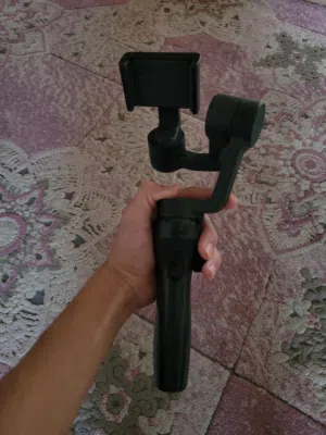 DJIOSMO2  توجد مثبت الجوال .للتصوير الثابت. السعر ب 200 سعودي فقط