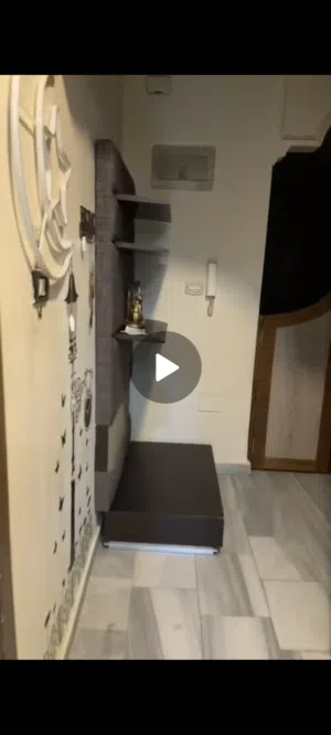 وحدة تعليق شاشة مع رفوف وجوارير