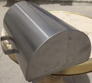 حافظة خبز من الاستانلس نظيفة Clean stainless steel bread container
