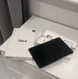ايباد  سامسونج تاب ( SAMSUNG Galaxy Tab A ) مع ملحاقته .