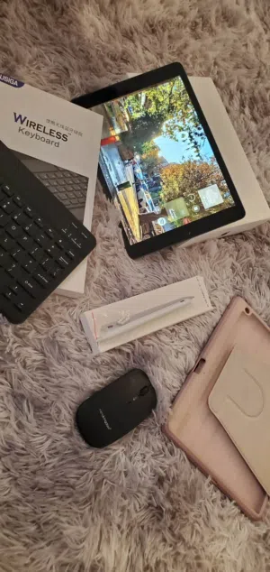 ايباد 9 بسعر حرق شوف الوصف ولا مبدل فيو اشي ملاحظه الايباد شاشته مكسوره
