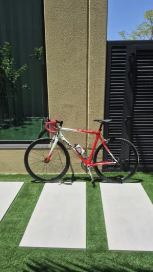GIANT TCR FULL CARBON RACEBIKE (دراجة فل كاربون)