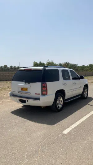 Used GMC Yukon in Al Dhahirah
