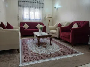 صالون شبه جديد استعمال نظيف بالعين ومعاه فرشه