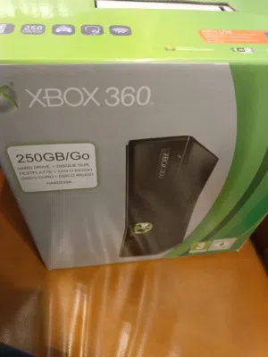 اكس بوكس 360 مستعمل مع 2 هارد و 2 يدة و دركسون
