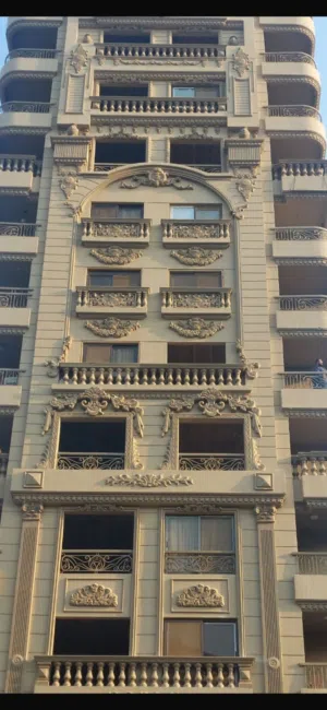 شقة للبيع في مصر الجديدة أرض الجولف مباني حديثة 2023