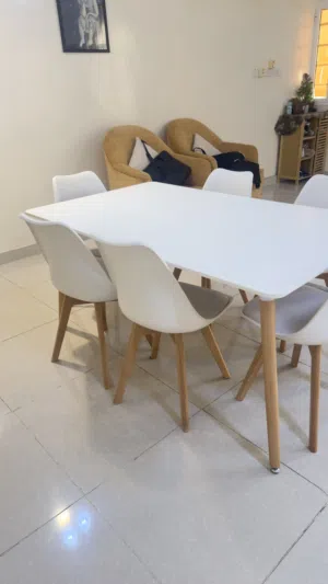طاولة طعام من بان هوم