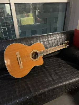 جيتار هاند ميد للبيع