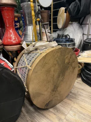 طبل ماعز مرابط مع شنته وعصي ب 30 دينار
