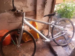 تحتاج إلى سياخ بريك خلفي فقط وتيوباتHybrid Bicycle الحجم 28