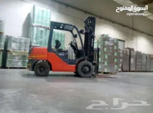 تأجير الرافعات الشوكيه وتنزيل جميع انواع البضائع وتأجير يومي وشهري