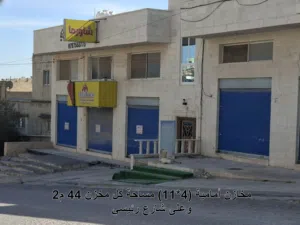 مخازن للايجار - حسب الصور - الموقع تلاقي شارع البترول مع شارع السوق -مجمع سويدان التجاري