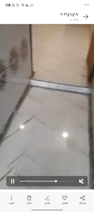 بيت لايجار في نواب الضباط هوه طابقين بس  الجوه لايجار فقط بي غرفه وصاله ويوانيه ومنور وحمام خارجي