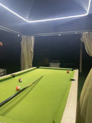 طاولة بلياردو pool table
